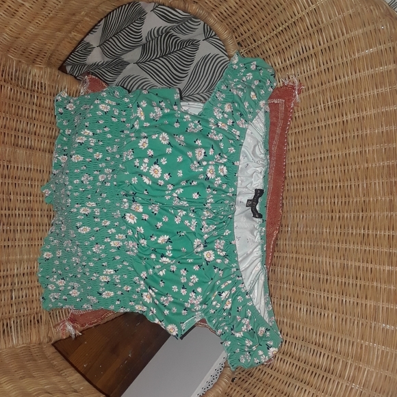 Floral top - Picture 3 of 3